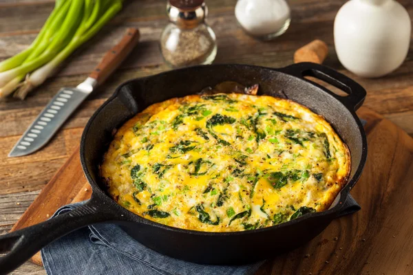 Hemgjord spenat och Feta Fritatta — Stockfoto