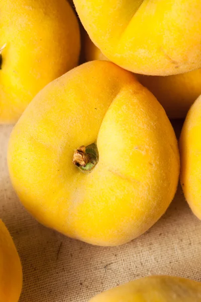 Raw Organic Yellow Pie Peaches — Stock Photo, Image