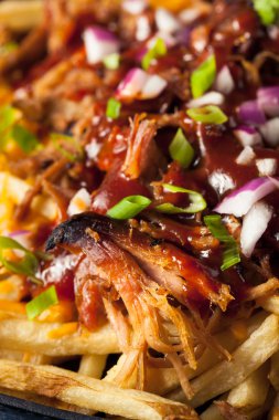 Ev yapımı Barbekü Domuz kızartması çekti