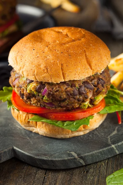 Veganer hausgemachter Portabello Champignon Black Bean Burger — Stockfoto