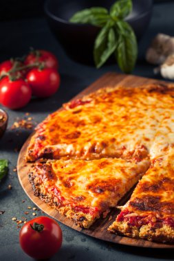 Sağlıklı ev yapımı Quinoa kabuk peynirli Pizza