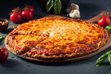 Sağlıklı ev yapımı Quinoa kabuk peynirli Pizza