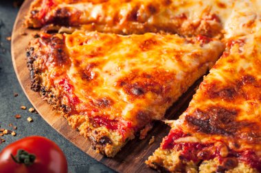 Sağlıklı ev yapımı Quinoa kabuk peynirli Pizza