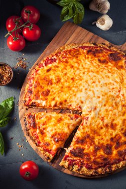 Sağlıklı ev yapımı Quinoa kabuk peynirli Pizza