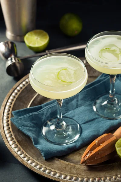 Alcoholic Lime and Gin Gimlet — Stock Photo, Image