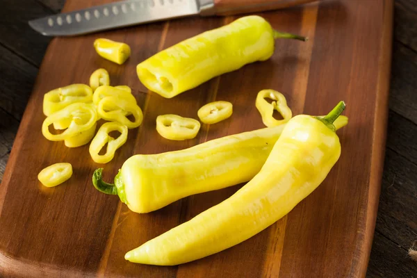 Råa ekologiska gul banan paprika — Stockfoto