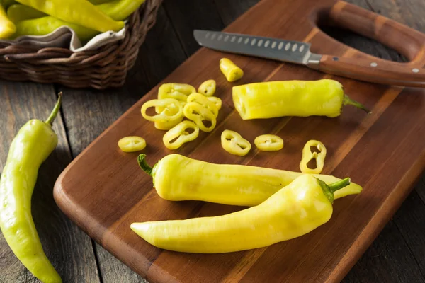 Råa ekologiska gul banan paprika — Stockfoto