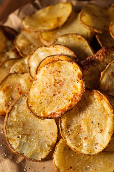 Homemade Spicy LIme and Pepper Baked Potato Chips — Stock Photo, Image