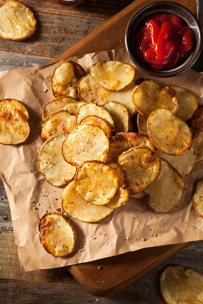 Homemade Spicy LIme and Pepper Baked Potato Chips — Stock Photo, Image