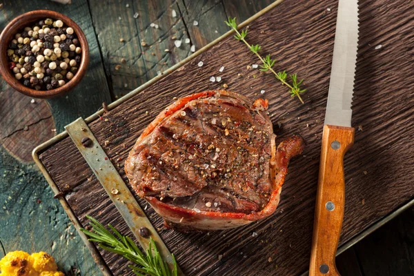 Organic Grass Fed Bacon Wrapped Sirloin Steak — Stock Photo, Image