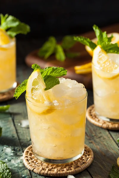 Domácí opilecký Bourbon Whiskey Smash — Stock fotografie