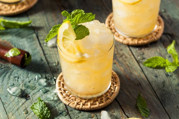 Domácí opilecký Bourbon Whiskey Smash — Stock fotografie