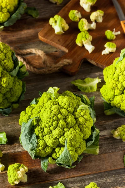 Сирі органічних зелені брокколі цвітна капуста — стокове фото