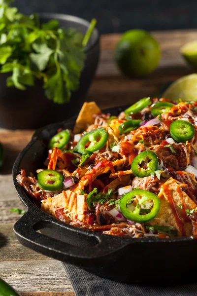 Házi Barbecue húzta sertés Nachos — Stock Fotó