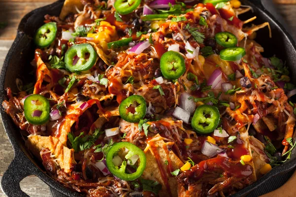 Házi Barbecue húzta sertés Nachos — Stock Fotó