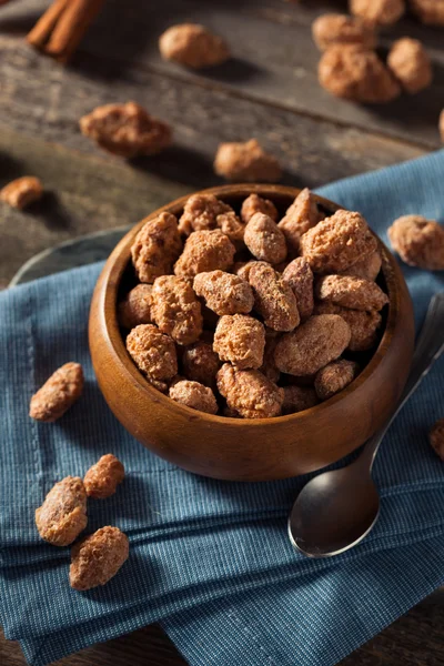 Homemade Sweet Cinnamon Coated Almonds — Stock Photo, Image