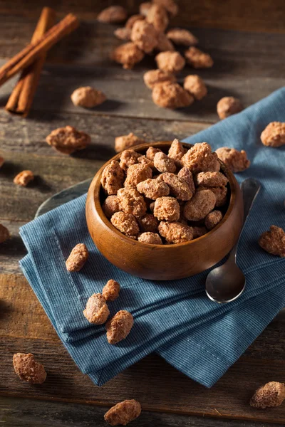 Almendras recubiertas de canela dulce casera — Foto de Stock