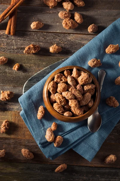 Homemade Sweet Cinnamon Coated Almonds — Stock Photo, Image