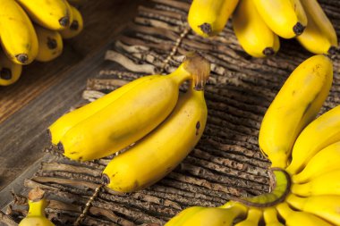 Ham organik sarı bebek muz