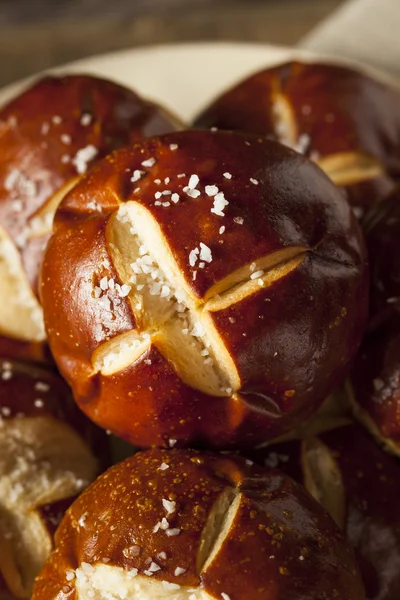 Rotoli di pretzel tedeschi fatti in casa — Foto Stock