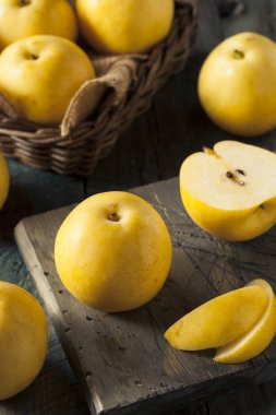 Ham organik sarı Asya elma armut