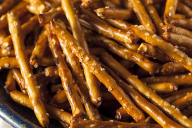 Sağlıklı tuzlu fırında kraker sopa