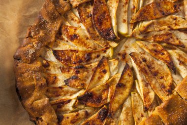 Ev yapımı tarçın şeker elma Galette'ye