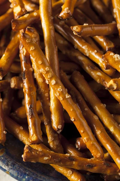 健康的な塩味の焼かれたプレッツェルのスティック — ストック写真
