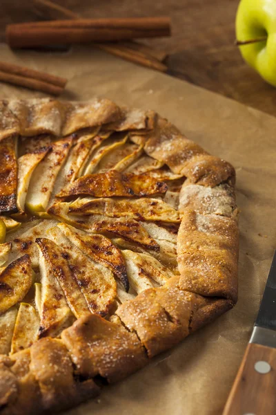 Ev yapımı tarçın şeker elma Galette'ye — Stok fotoğraf