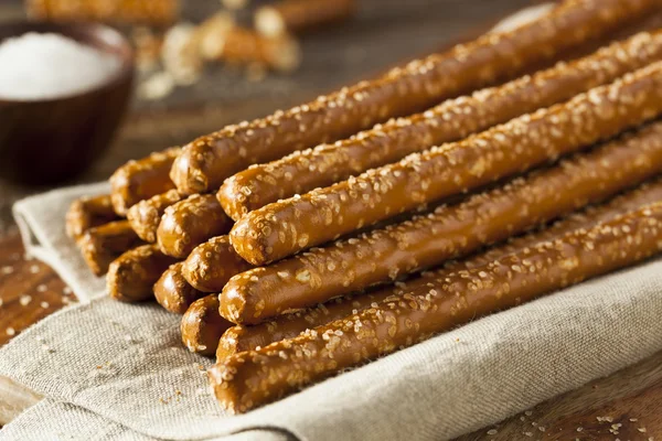 Krispigt salta Pretzel stavar — Stockfoto