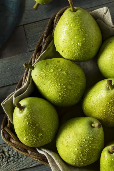 Pêras orgânicas verdes cruas de Danjou — Fotografia de Stock