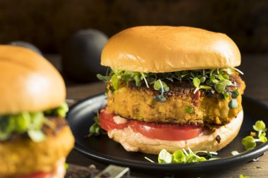 Ev yapımı kabak ve fasulye Burger