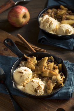 Ev yapımı sote tarçın şeker elma