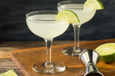 İçkili Rom Daiquri Kokteyli Lime ile Tazeleniyor