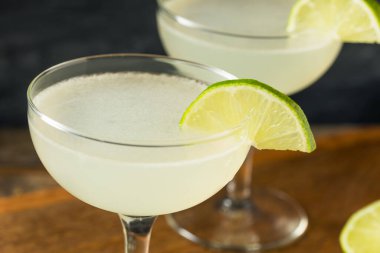 İçkili Rom Daiquri Kokteyli Lime ile Tazeleniyor
