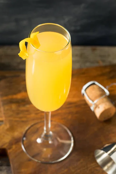 Bubbly Refreshing French Cocktail Μπέρμπον Και Πορτοκάλι — Φωτογραφία Αρχείου