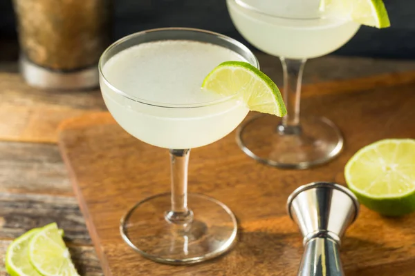 Erfrischender Boozy Rum Daiquri Cocktail Mit Limette — Stockfoto