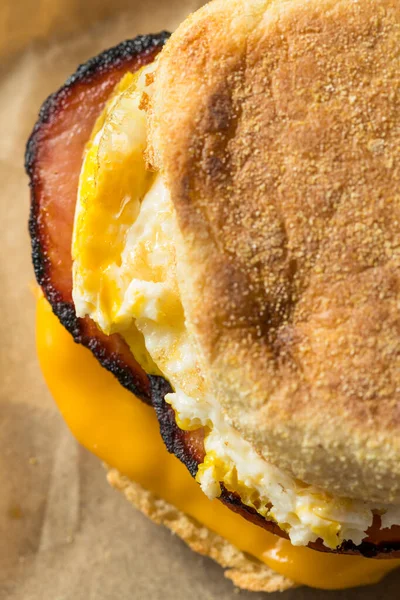 Homemade Egg English Muffin Sandwich Bacon Cheese — Stock Photo, Image