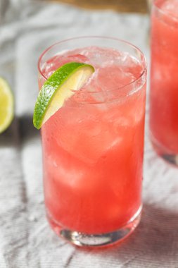 Buzlu Votka Koyu Esintisi Limonlu Kokteyl