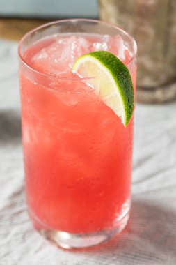 Buzlu Votka Koyu Esintisi Limonlu Kokteyl