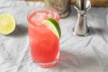 Buzlu Votka Koyu Esintisi Limonlu Kokteyl