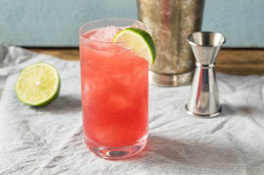 Buzlu Votka Koyu Esintisi Limonlu Kokteyl