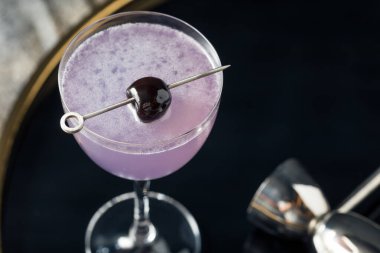 İçki Serinletici Havacılık Cin ve Violette Likörlü Kokteyl