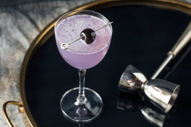 İçki Serinletici Havacılık Cin ve Violette Likörlü Kokteyl