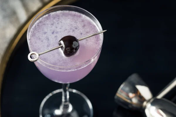 Piás Frissítő Repülési Koktél Gin Violette Liquorral — Stock Fotó