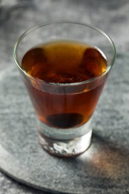 Manhattan Kokteyli ve Kiraz Garnitürü.