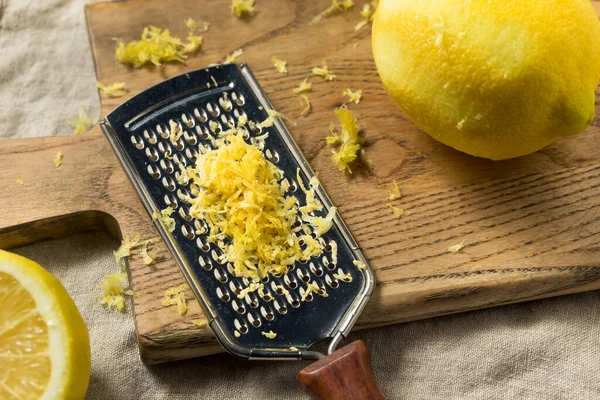 Ralladura Limón Orgánica Amarilla Cruda Lista Para Cocinar Con — Foto de Stock