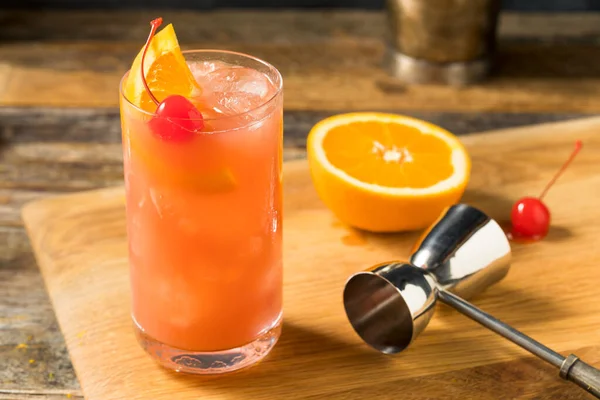 Sexe Rafraîchissant Sur Plage Cocktail Avec Orange Grenadine — Photo