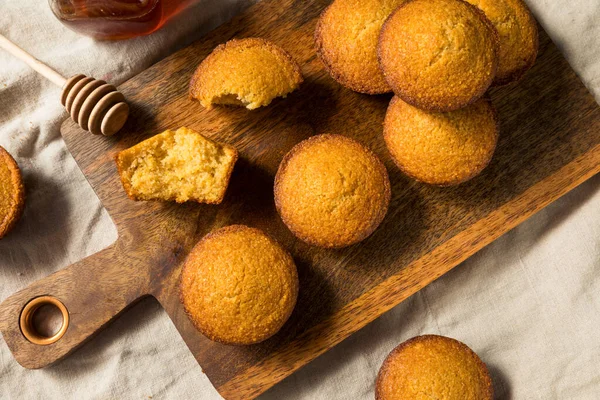 Hemlagat Varmt Majsbröd Muffins Redo Att Äta — Stockfoto