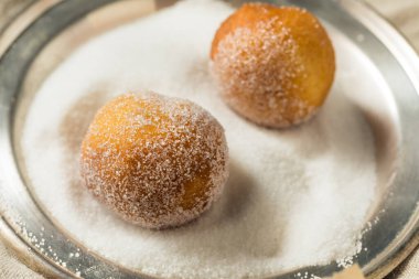 Ev yapımı Pastalı Donut Delikleri ve Şeker Yemeye Hazır